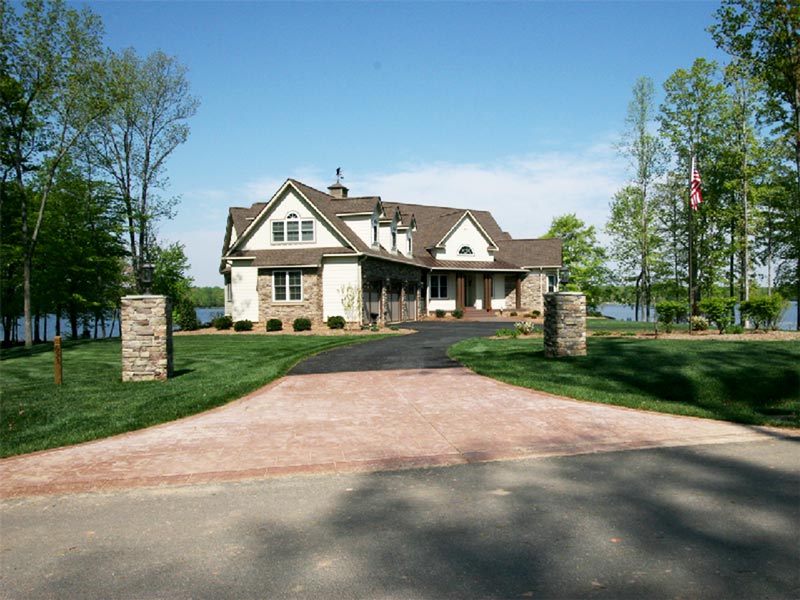 Lake house property entrance